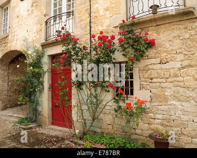 Baume les Messieurs es considerado uno de los pueblos más bonitos de Francia. Jura. Foto de stock