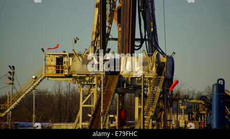 Plataforma petrolífera cerca.. Foto de stock