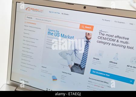 Sitio Web de Alibaba alibaba.com abierto en un ordenador portátil. Sólo para uso editorial.