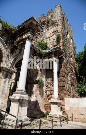 La puerta de Hadrian en Antalya. Foto de stock
