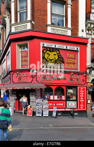 Tienda de la esquina, Shaftesbury Avenue, China Town, Londres, Inglaterra, Reino Unido. Foto de stock