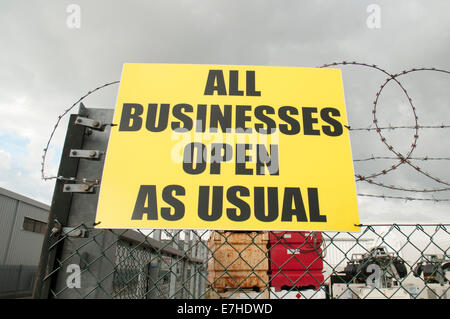 Las empresas abiertas como de costumbre firmar en una valla