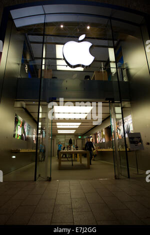 Blefast, Irlanda del Norte. El 18 de septiembre, 2014. El signo de la tienda de Apple en Belfast donde el IPhone 6 saldrá a la venta a las 8:00am Crédito: Bonzo/Alamy Live News Foto de stock
