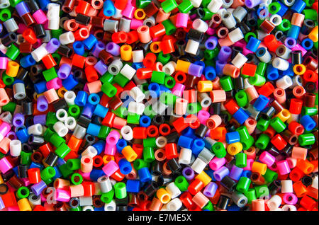 Multicolores de plástico Hama beads con star plantilla para artesanías  Fotografía de stock - Alamy