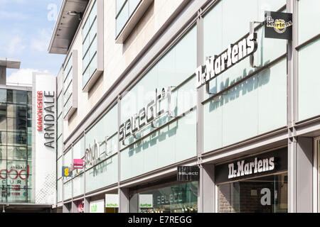 Dr. Marten's, seleccionar y Schuh, Tiendas en el centro comercial Arndale, Manchester, Inglaterra, Reino Unido. Foto de stock