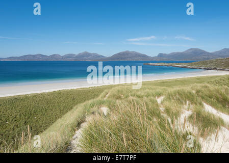 Luskentire Losgaintir beach y el sur Harris Hills, en la isla de Harris, Hébridas Exteriores, Escocia Foto de stock