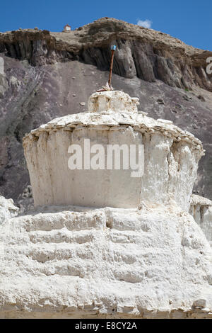 Las estupas budistas Saspool Nubrah cerca en el valle, Ladakh, en el norte de la India Foto de stock