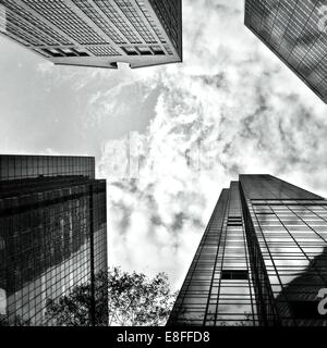 Ee.Uu., Estado de Nueva York, Ciudad de Nueva York, mirando hacia los rascacielos de las avenidas Madison y Quinta Foto de stock