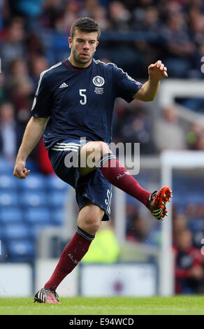 Glasgow, Reino Unido. 11 Oct, 2014. Grant Hanley de Escocia - Euro 2016 Clasificación: Escocia vs Georgia - Ibrox Stadium - Glasgow - Escocia - 11 de octubre de 2014 - © Simon Bellis/Sportimage/CSM/Alamy Live News Glasgow, Reino Unido. 11 Oct, 2014. Grant Hanley de Escocia - Euro 2016 Clasificación: Escocia vs Georgia - Ibrox Stadium - Glasgow - Escocia - 11 de octubre de 2014 - © Simon Bellis/Sportimage/CSM/Alamy Live News
