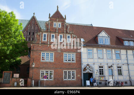 Entrada con el escudo de armas, la catedral luterana, Verden an der Aller, Baja Sajonia, Alemania, Europa Foto de stock