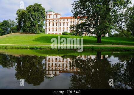 Castillo de Celle, reflejadas en un estanque, Celle, Baja Sajonia, Alemania Foto de stock