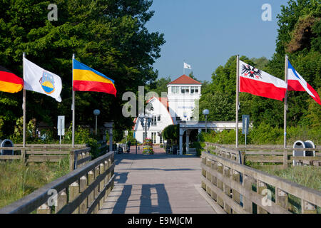 Placer pier Boltenhagen el Estado federado de Mecklemburgo-Pomerania Occidental, Alemania Foto de stock