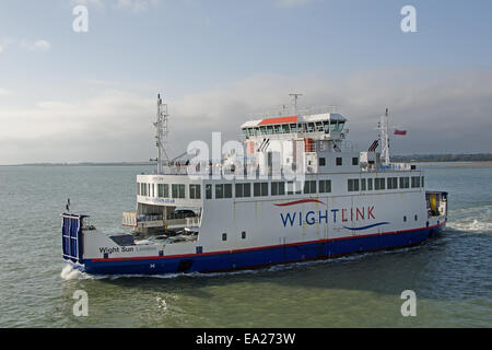 El Ferry de la isla de Wight, Wight Sol, viajando desde Lymington a Yarmouth. Foto de stock