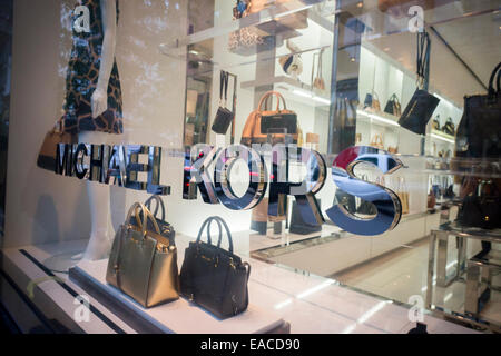 Una tienda de Michael Kors en Soho en Nueva York Foto de stock