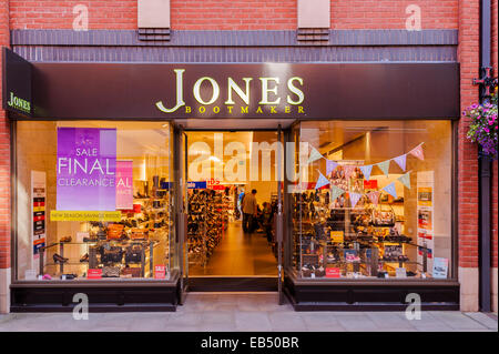 El Jones bootmaker zapato tienda en Durham , Inglaterra , Gran Bretaña ,  Reino Unido Fotografía de stock - Alamy