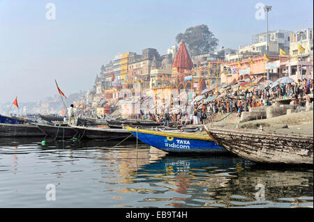 Barcos en el Ganges, Varanasi, Benares, Uttar Pradesh, India Foto de stock