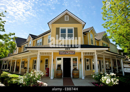 Los Olivos, California, EE.UU. - 25 de julio de 2012: Evan's Ranch store edificio incluye una sala de cata de vinos y una tienda