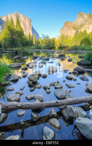 La icónica Valley View en el Parque Nacional Yosemite Foto de stock
