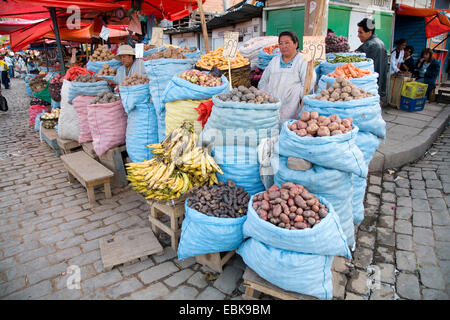 Stand de mercado de verduras y frutas, Bolivia, La Paz