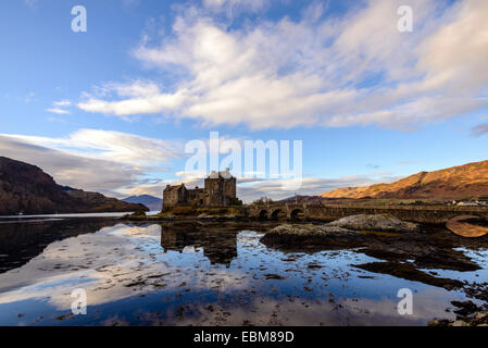 Castillo de Eilean Donan en Escocia Foto de stock