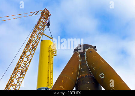 Trípodes para ruedas de viento siendo enviadas a Labradorhafen, Bremerhaven, Alemania Foto de stock