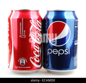 Aytos Bulgaria Diciembre Foto De Una Coca Cola Y Pepsi Ml Latas Coca Cola Y