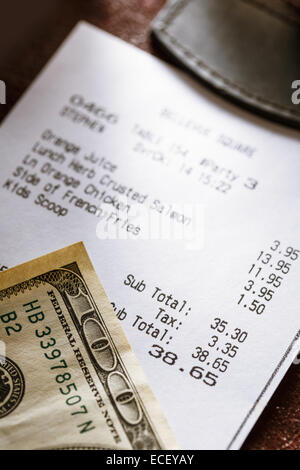 Cafe cheque en dolares Foto de stock
