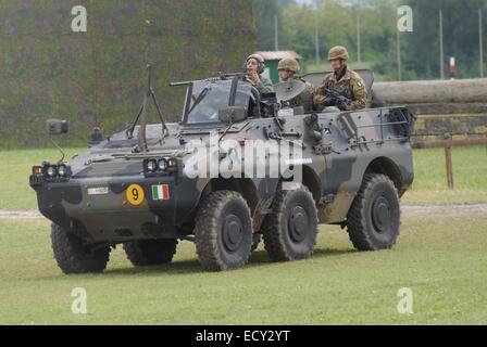 Italian army puma light armored fotografías e de resolución -