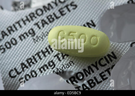 Antibioticos Claritromicina 500 Mg Tabletas Pildora Fotografia De Stock Alamy