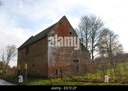 Imber es un pueblo deshabitado en parte de los terrenos de entrenamiento del ejército británico en la llanura de Salisbury, Wiltshire, Inglaterra.es Foto de stock