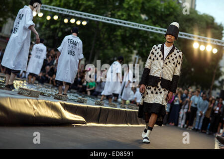 David Beckham asiste a la colección de ropa de hombre Louis Vuitton Homme  Primavera-Verano 2014 en París, Francia el 27 de junio de 2013 durante la  Semana de la Moda de París.