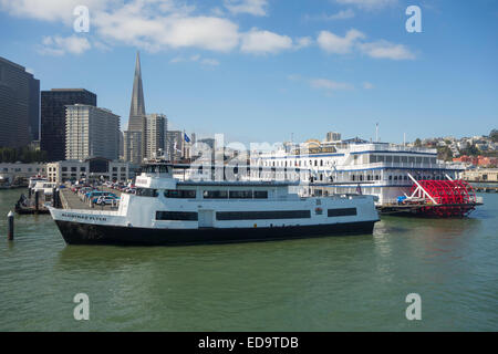 Folleto de Alcatraz tour cruceros en barco en San Francisco, CA Foto de stock