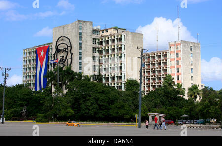 El edificio del Ministerio del Interior en la Plaza de la Revolución, La Habana, Cuba Foto de stock