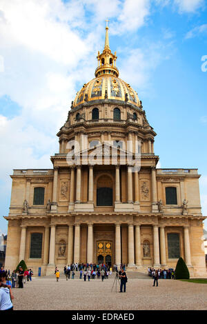 La capilla de Saint Louis des Invalides en París, Francia Foto de stock
