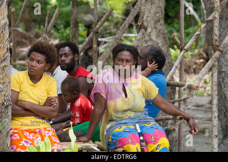 La República de Vanuatu, las Islas Torres, Loh Island. Loh local isla aldeanos. Foto de stock
