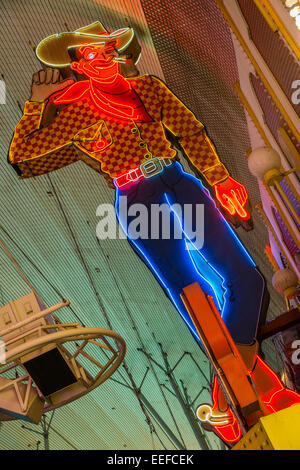 Vegas Vic neon cowboy, Fremont Street Pedestrian Mall, Las Vegas, Nevada, EE.UU. Foto de stock