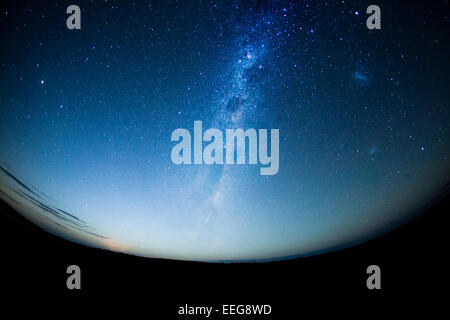 Cielo nocturno en el hemisferio sur con milkway Foto de stock