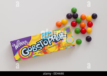 Un cuadro de Everlasting Gobstopper Hard Candy. Fabricado por la Willy Wonka Candy Company, una marca de Nestlé.