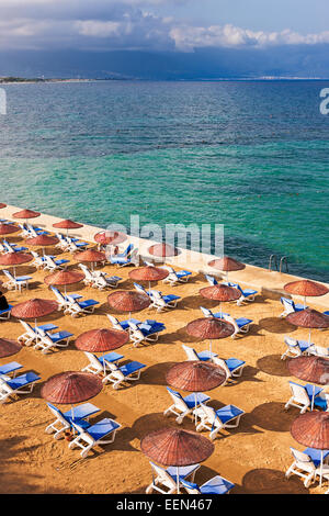 Playa de Kusadasi, provincia de Aydin, Turquía. Foto de stock