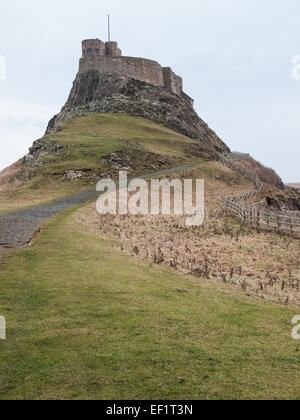 Castillo de Lindisfarne en la isla sagrada de Lindisfarne Foto de stock
