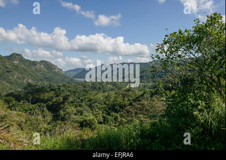 Vista de la virgen del valle y las montañas de Escambray, provincia de Cienfuegos, Cuba.