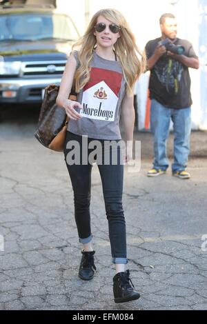 Emma Roberts Sale El Nine Zero One Salon Vistiendo Una Mas Boys Camiseta Sin Mangas Hecho