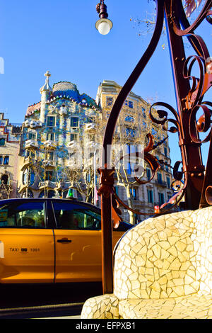 La Casa Amatller de Puig Cadafalch. Casa Batlló, de Antoni Gaudí. El Passeig de Gràcia, Barcelona, Cataluña, España. Foto de stock