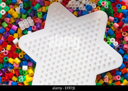 Multicolores de plástico Hama beads con corazón rojo plantilla completa  para la artesanía Fotografía de stock - Alamy