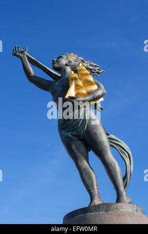 Estatua de bronce de espíritu de South Shields, por Irene Brown, en South Shields quayside, al noreste de Inglaterra, Reino Unido. Foto de stock