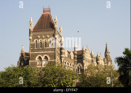 Colonial Edificio orientales en la famosa plaza en Mumbai, India Foto de stock