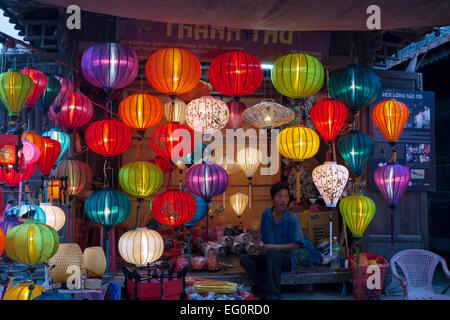 Linterna shop en Hoi An, Vietnam - escena nocturna. Foto de stock