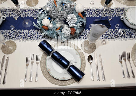 Ajuste de la tabla el almuerzo, cena de Navidad