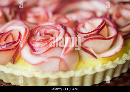 Serie sobre la rosa tarta de manzana Foto de stock