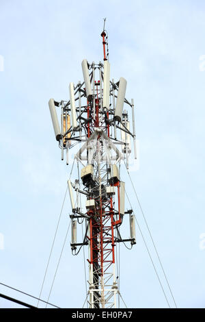 Teléfono móvil de telecomunicaciones de la torre de la antena de la radio Foto de stock